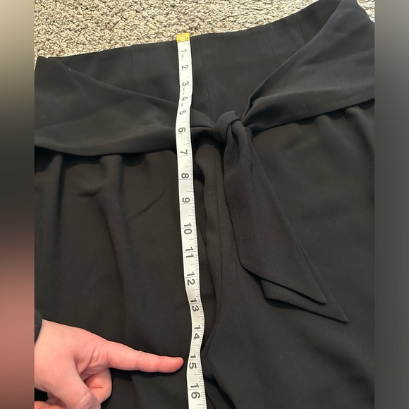 Express Women’s Black High Rise Cropped Culottes - Picture 6 of 9